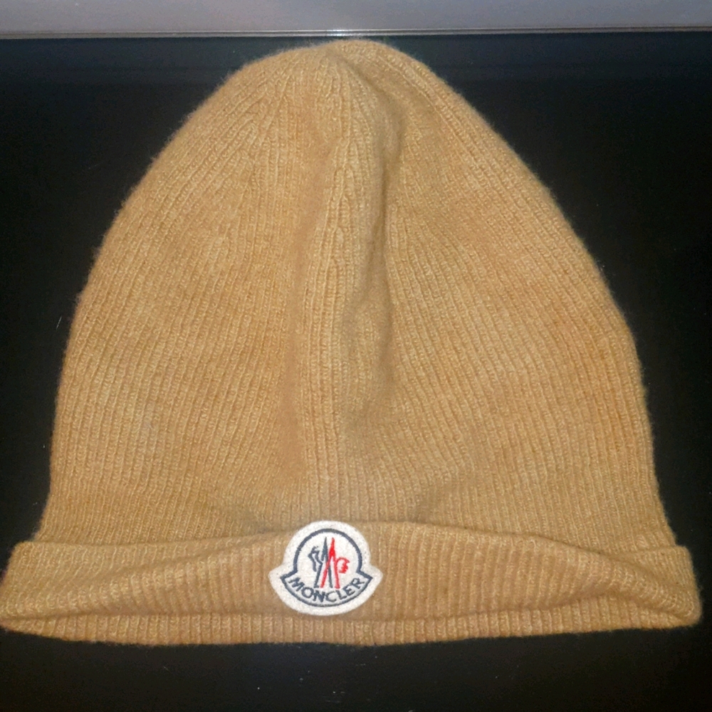 Moncler Ribbed Beanie. Tan color. Small